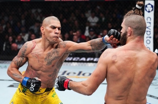 UFC '라이드헤비급 새 챔프' 페레이라, P4P 5위 등극