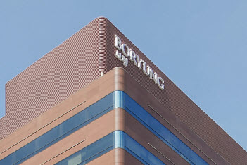 동아에스티, 영국 씨엠알 써지컬 수술 로봇 베르시우스 국내 독점 공급 계약 外