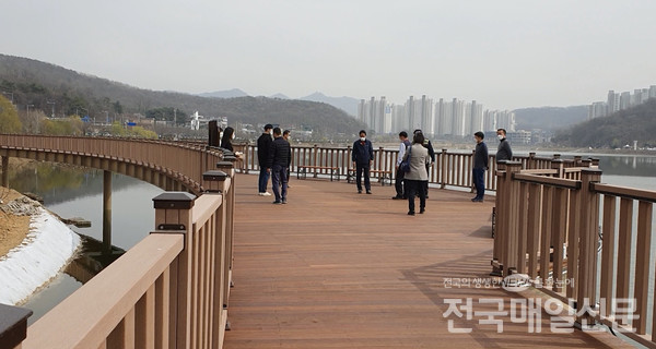 [핫플레이스 216] 시흥 물왕호수 수변데크 1.2km 개방