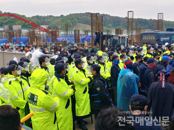 [현장포커스] 여주역 공사장서 민노총-한노총 근로자 충돌