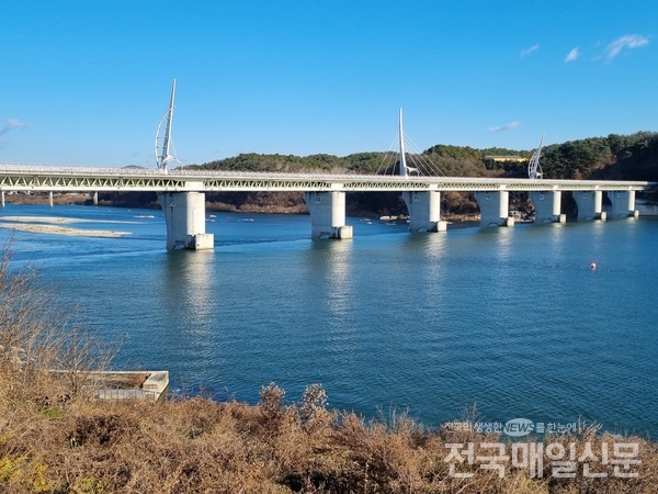 여주 강천보 방류에 어업인들 뿔났다