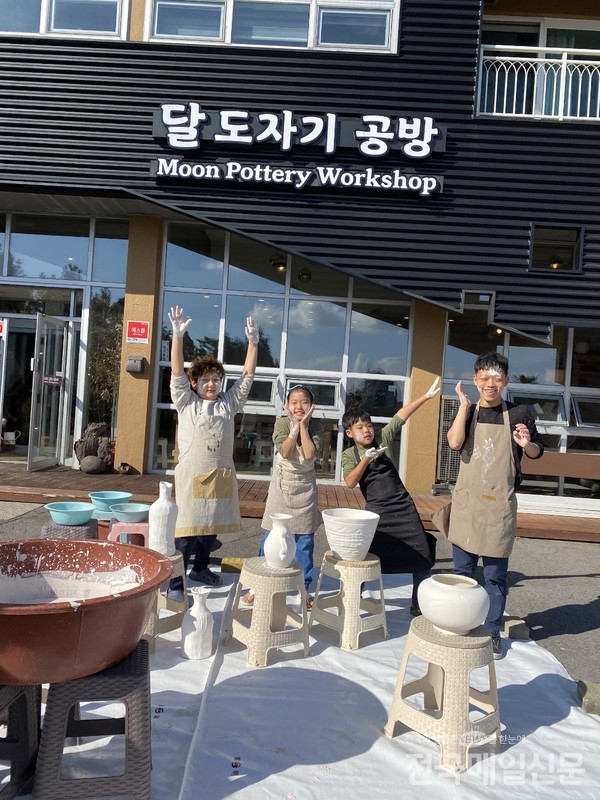 달 도자기 공방, 도예가 꿈나무들의 작품전시회 개최