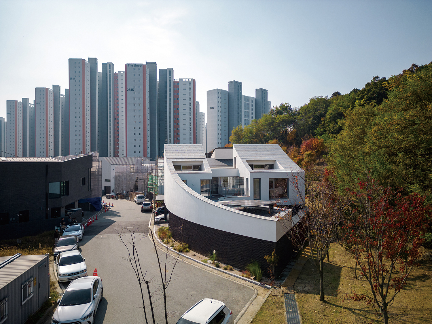 형태로 사고하는 건축: 화담재 | 포머티브 건축사사무소