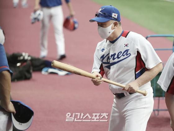 [포토]김경문 감독, 작전전달이 중요해