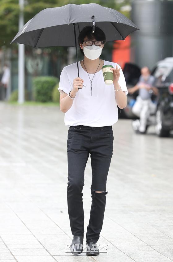 [포토]우즈, 커피 한 잔 들고