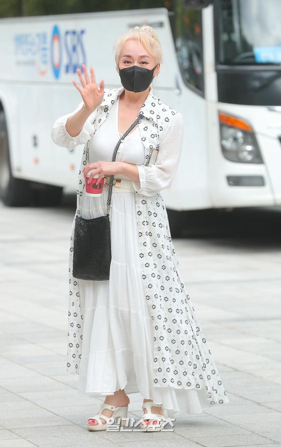 [포토] 박해미, 화이트빛 여왕의 손인사
