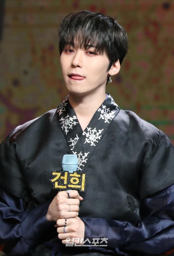 [포토] 건희 혀 빼문 채 귀요미