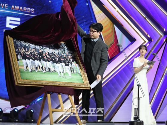 [포토]송정헌 스포츠사진기자협회장, 골든포토 공개
