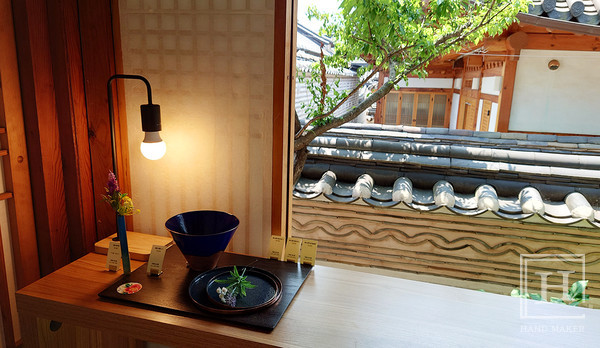 [현장스케치] 전통 공예품을 인테리어 전시로 체험하며 가까워진다 K-전통공예 《북촌 스타일룸》展