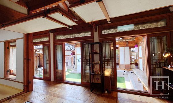 [현장스케치] 전통 공예품을 인테리어 전시로 체험하며 가까워진다 K-전통공예 《북촌 스타일룸》展