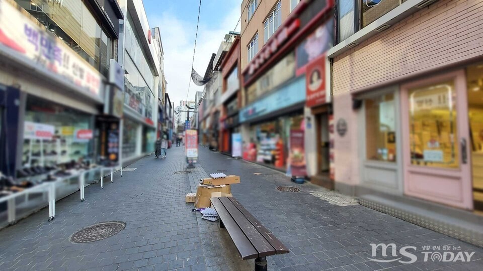 해외여행 폭증에 강원 서비스업 뚝⋯부동산만 날았다