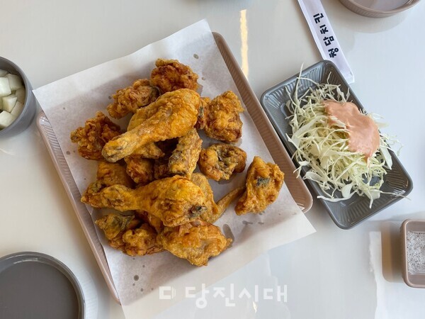 [신설상가] 청담치킨(신평면 신흥리) 이은경 대표  국내산 닭으로 완성한 바삭하고 담백한 치킨