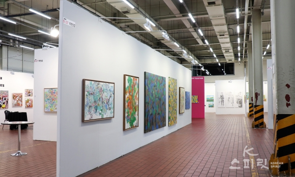 성수동 핫플 에스팩토리, 8월 28일까지 서울모던아트쇼 개최