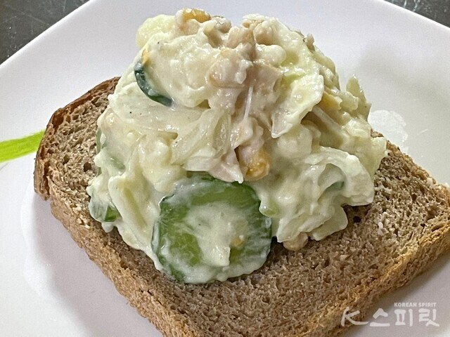 포슬포슬 오독오독 식감 좋은 햇감자 샐러드, 이렇게 먹으면 맛있어요!