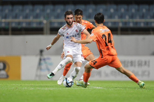 베카 신고식…광주FC, 제주원정서 0-0 무승부