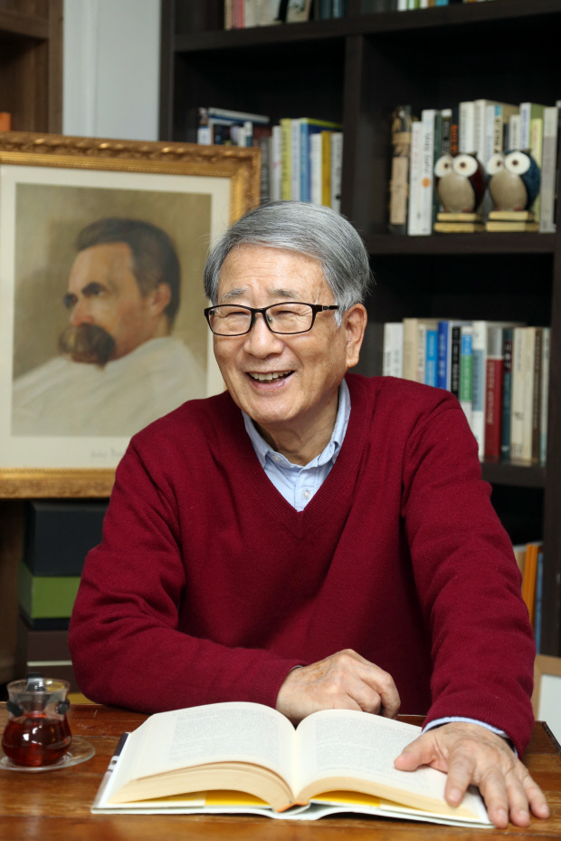 금남로를 기억하는 ‘금남로 문고’ - 성진기 전남대 명예교수