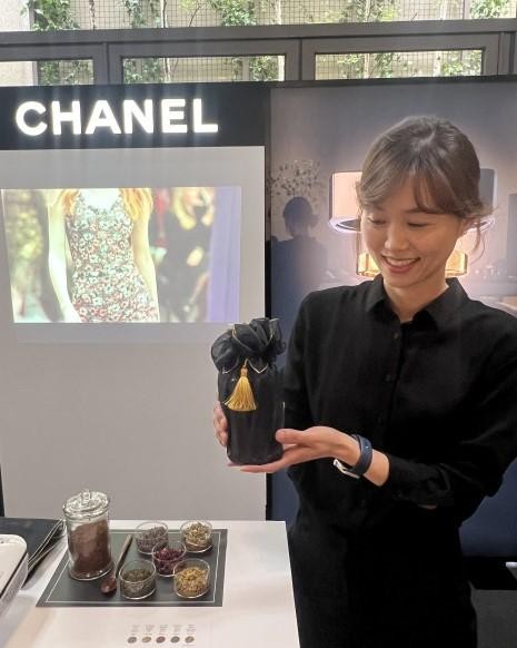 “설 선물 포장 보자기로 고급스러움 더하세요”