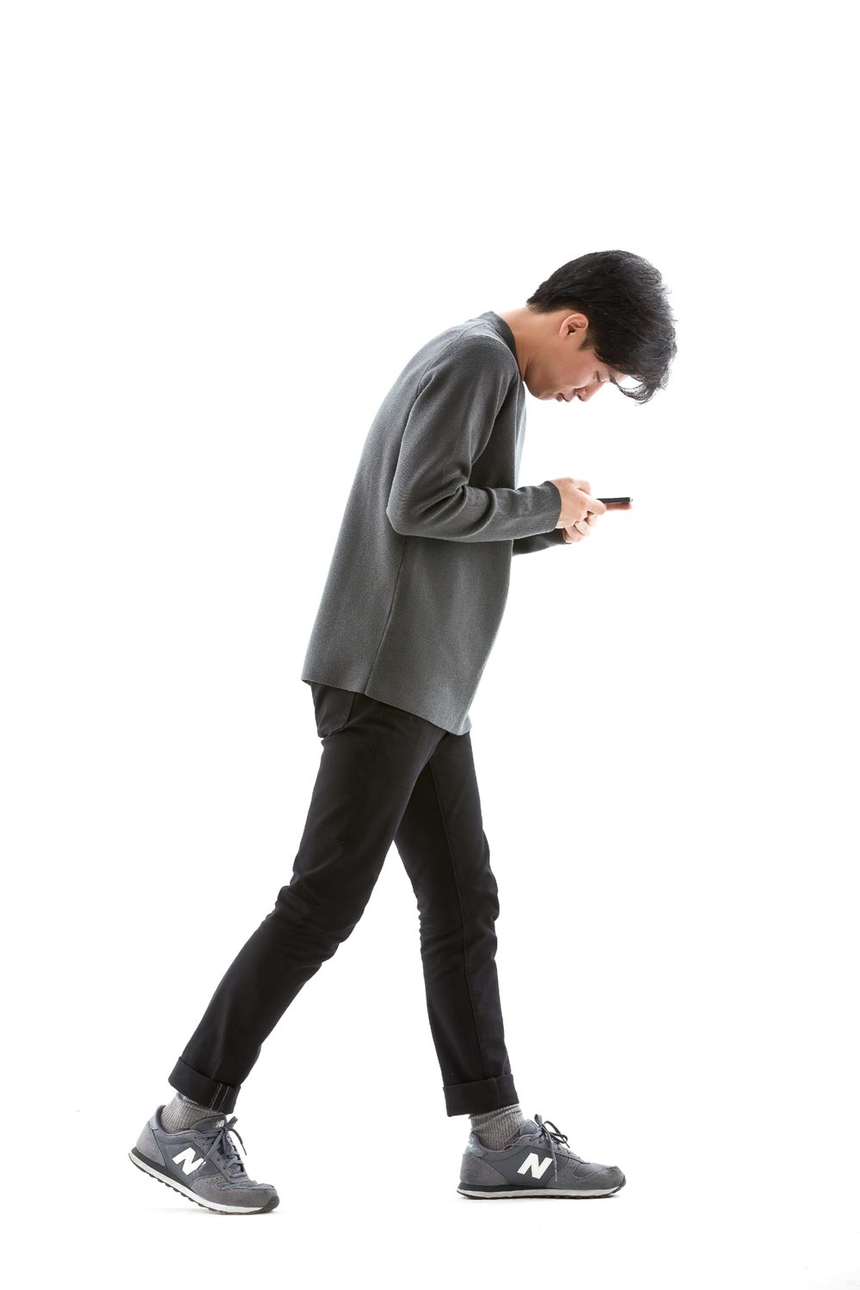바른 자세는 힘들고 구부정한 자세가 편하다 
