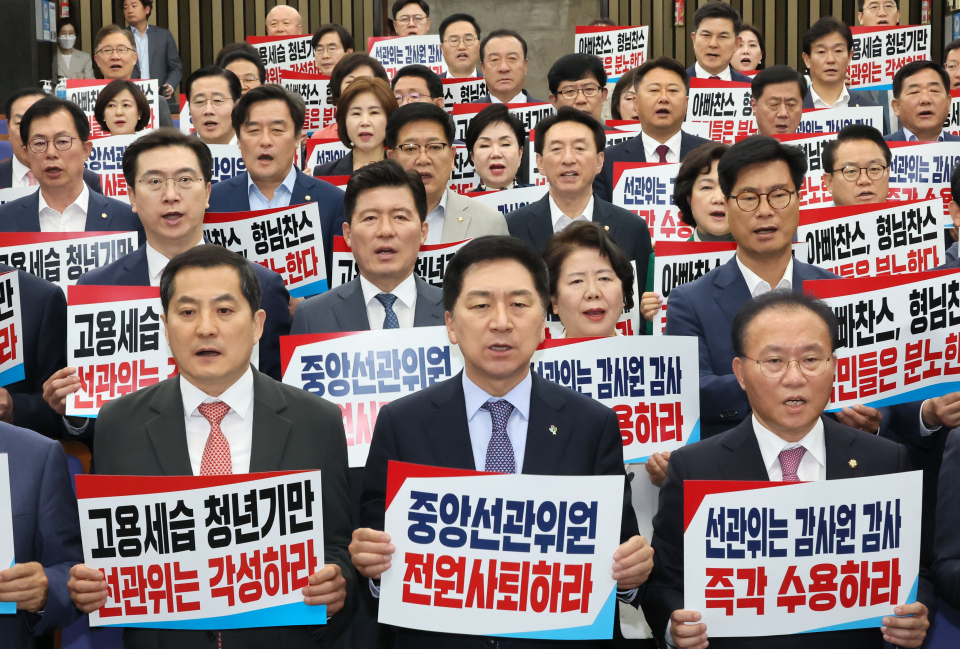 '선관위 국정조사'로 與野 손잡았지만…동상이몽 속내는?