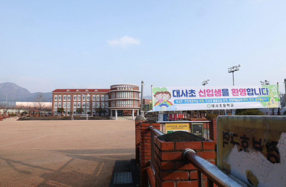 [단독]의원님 국민학교는 안녕하십니까?...금배지 간판도 걷어찬 저출산