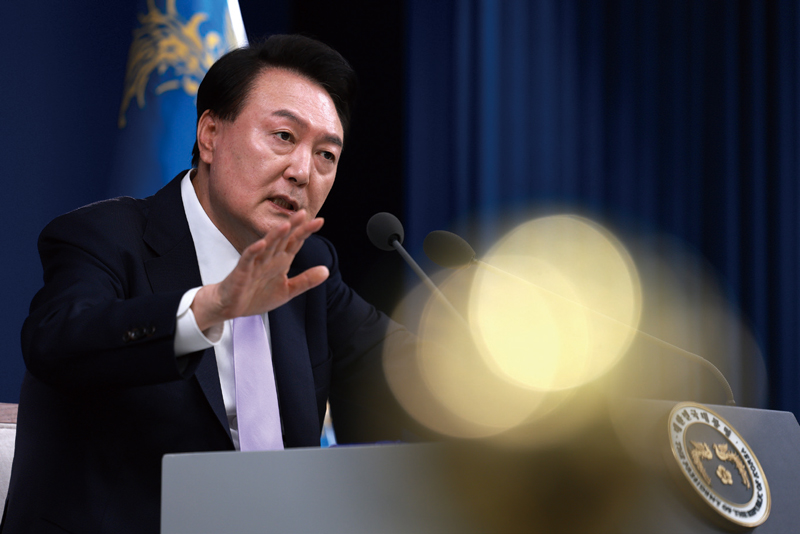 [시론] 보수가 윤석열을 만든 게 아니다
