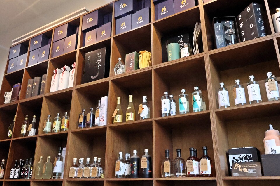 전통주, 단순한 술이 아닌 지역을 살리는 힘 : 전통주 바틀샵 술며든다 오승준 대표의 새로운 시각