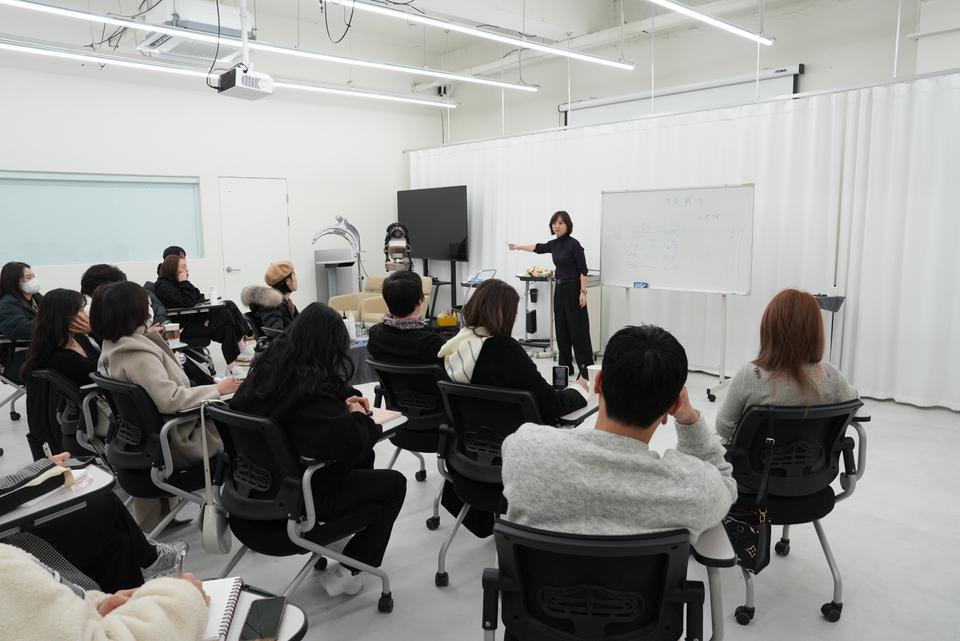 지니열펌아카데미 지니 이사, 살롱에이 직원 대상 열펌 특별 교육 진행