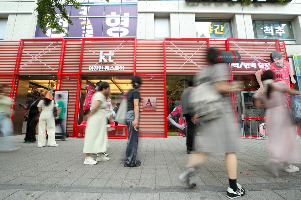 KT, KT 플라자 홍대애드샵플러스점 KT 이강인 팬스토어로 새롭게 선보인다
