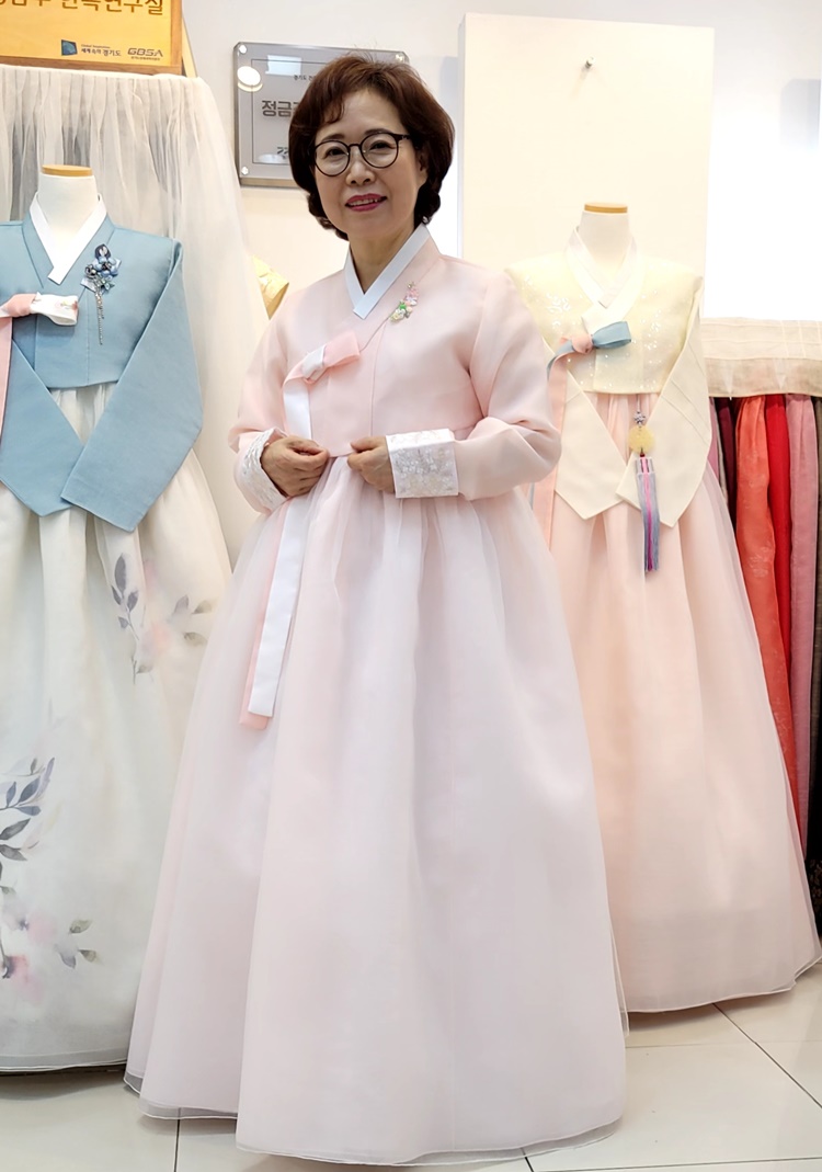 [백년가게] 넘치는 한복 사랑이 한복 가게를 넘어 한복 연구실로