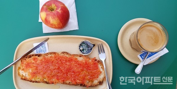 23일차 - 태극기 걸려 있는 식당서 단짠을 즐기다