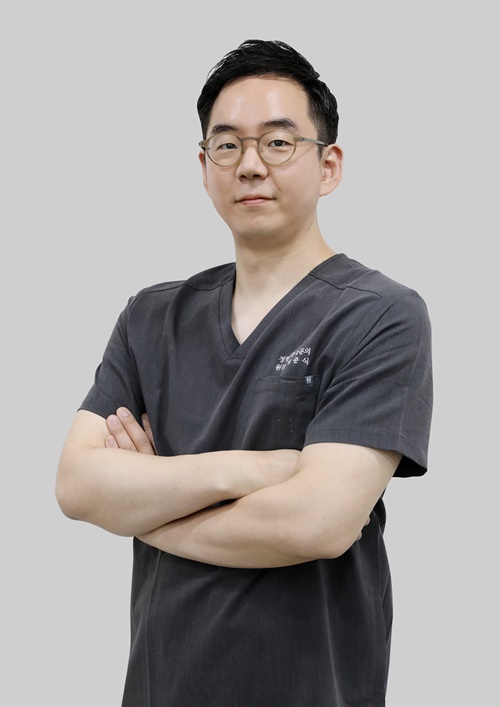 허리 통증 가볍게 생각 말아야... 정형외과 치료로 개선 가능