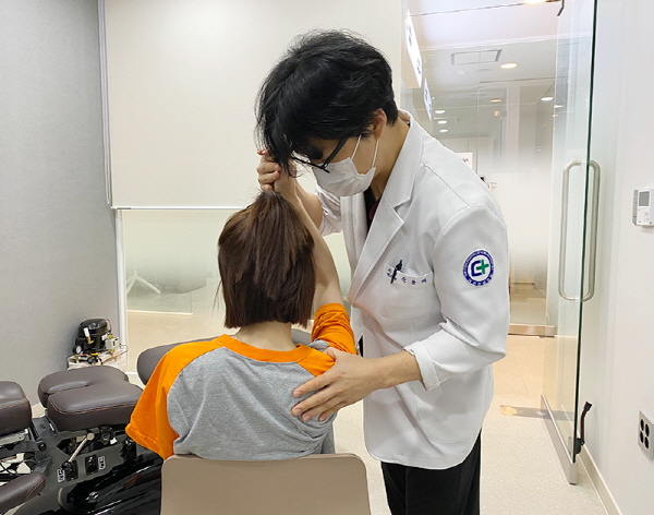 교통사고 후유증 예방에 정형외과와 한의과 협진 도움
