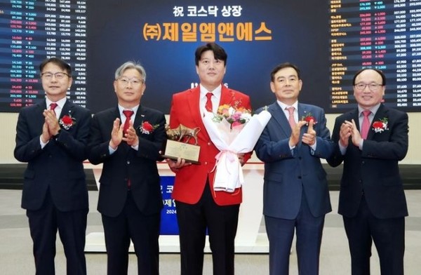 2차전지주 제일엠앤에스 신고식, 스카이문스테크놀로지·삐아 상한가… 내일(1일) 근로자의날 휴장 [뉴스톡 웰스톡]