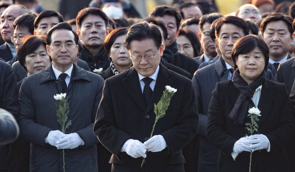 이재명, 경남 김해 '봉하마을' 방문…노무현 前대통령 서거 14주기 맞아