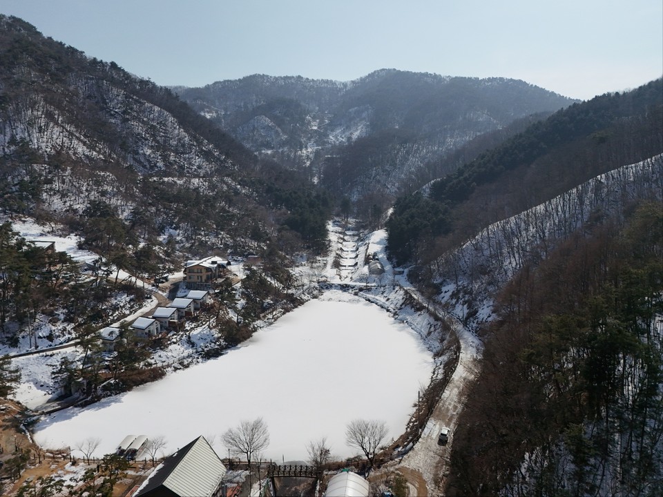 [드본세] 산속 비밀정원, 아담한 크기의 도토리골저수지