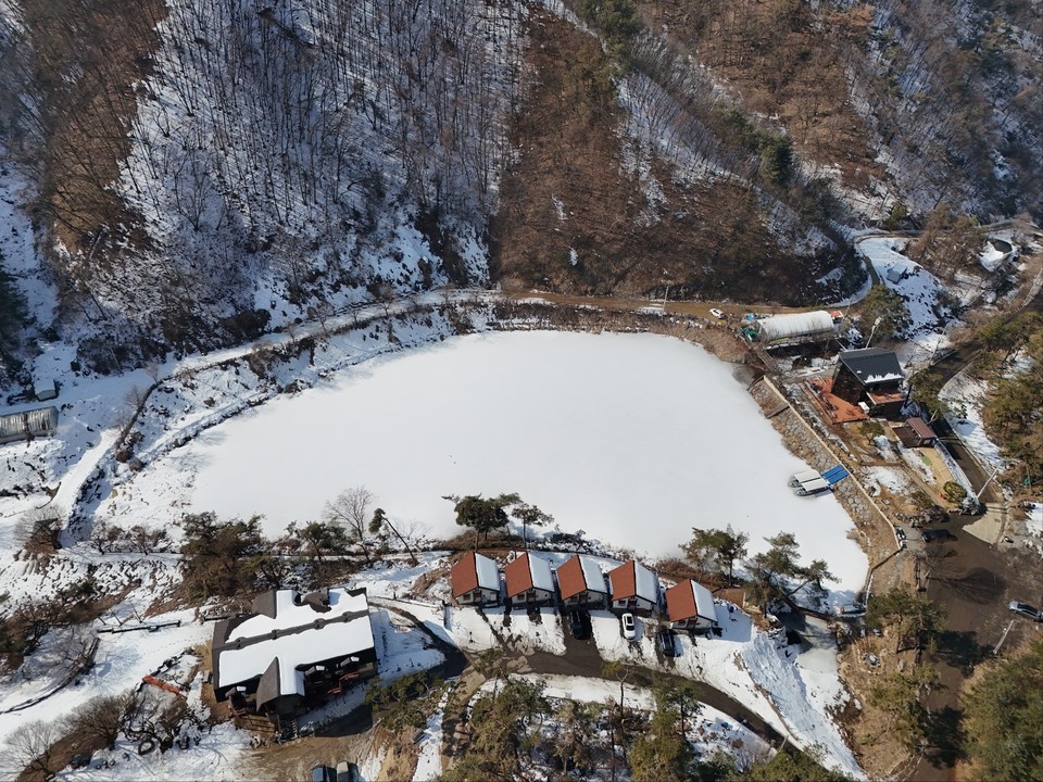 [드본세] 산속 비밀정원, 아담한 크기의 도토리골저수지