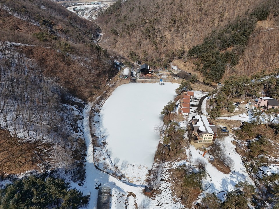 [드본세] 산속 비밀정원, 아담한 크기의 도토리골저수지