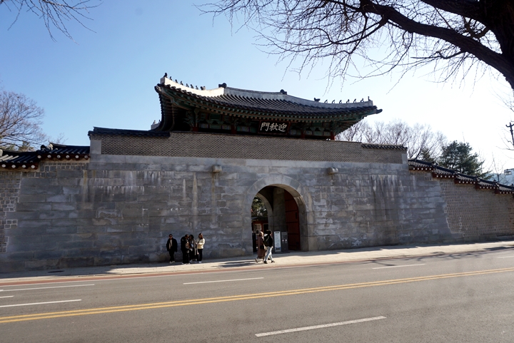 마치 아무 일도 없었던 것처럼, 제 모습 찾은 경복궁 담장