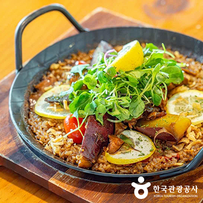 [K-로컬 미식여행 33선] (11) 전국민의 마음을 사로잡은 안동식 닭요리, 안동찜닭