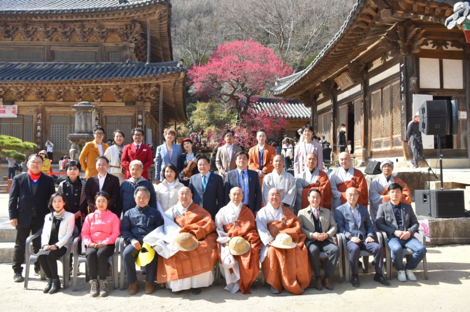 매화 향기에 지리산 활짝, 상춘객은 웃음꽃 활짝