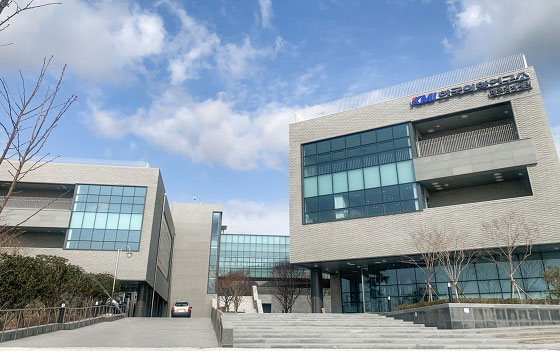 어려움 함께 극복...헬스케어타운 공사 재개 주목