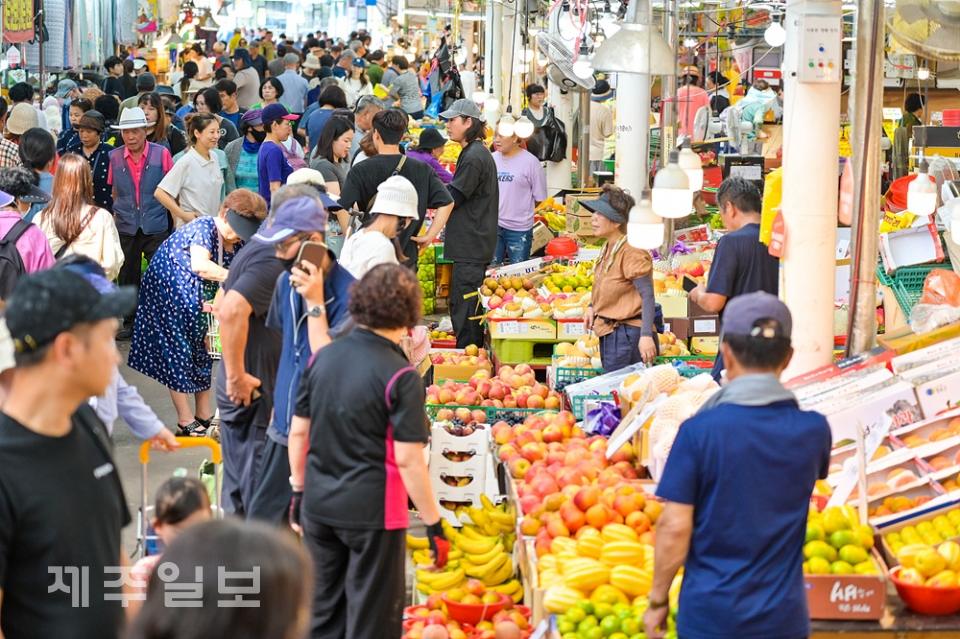 대목 맞은 제주민속오일장