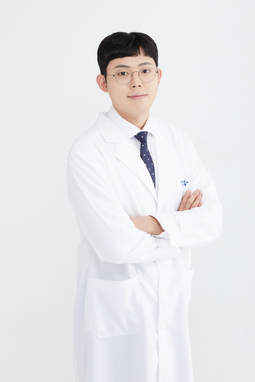 [V헬스] 얼굴 윤곽 좌우하는 ‘지방’, ‘흡입이냐 주입이냐’ 해답은?