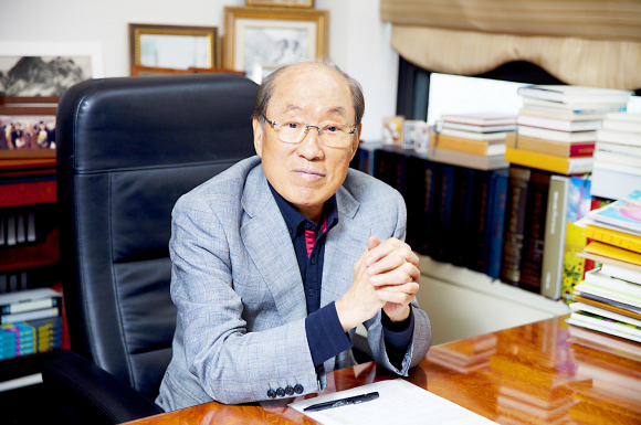 맨손으로 시작해 성공한 영화제작자가 된 것은 기적입니다 / (주)동아수출공사 이우석 회장