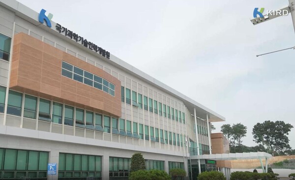 한국,과학기술 패권시대, 과학기술인 전문교육 필요하다