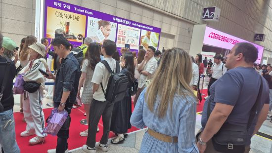 [포토뉴스]코스모뷰티국제박람회 인산인해