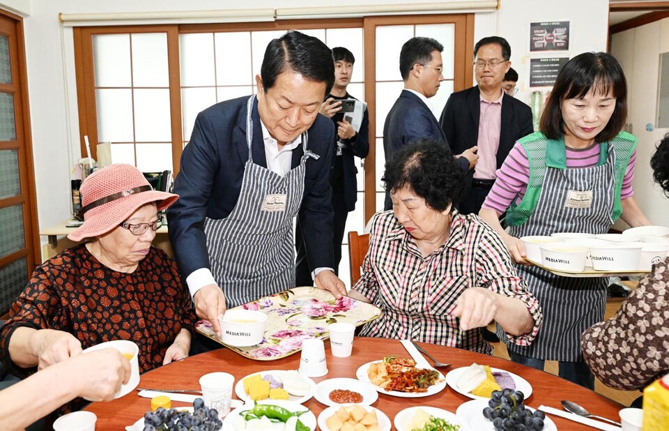 서동욱 울산 남구청장, 추어탕 나눔 배식봉사