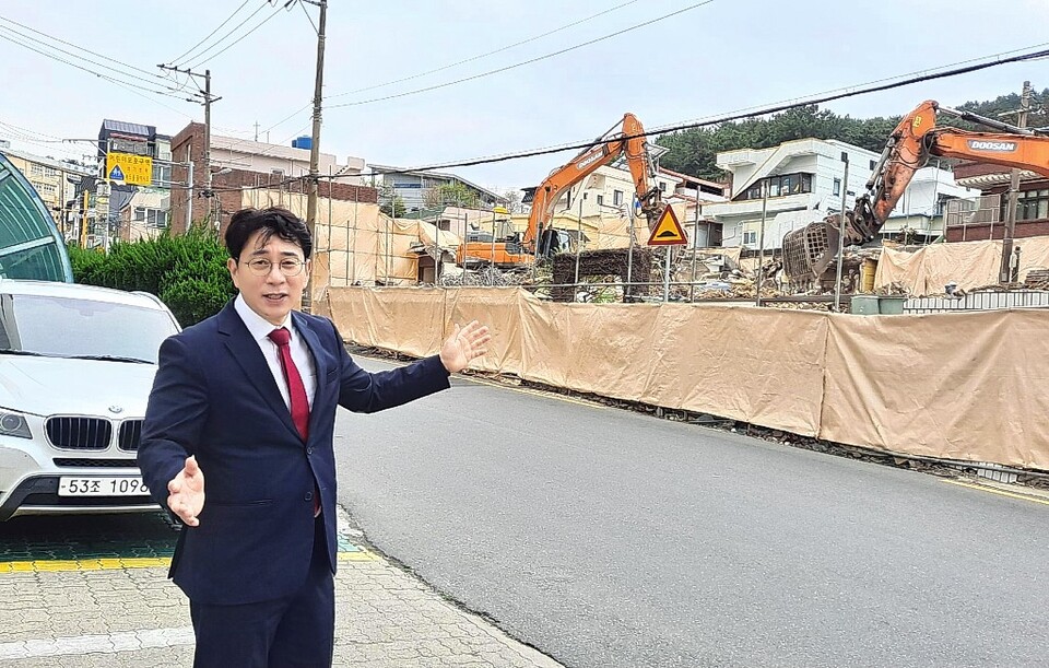 야음상가시장 인근 아파트 공사로 주차난 심각