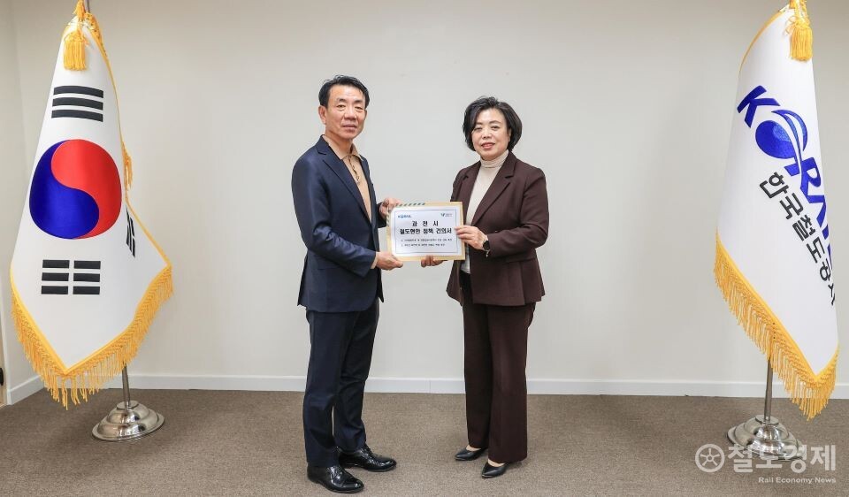 과천·정부과천청사역 출입구 간 통로 개방