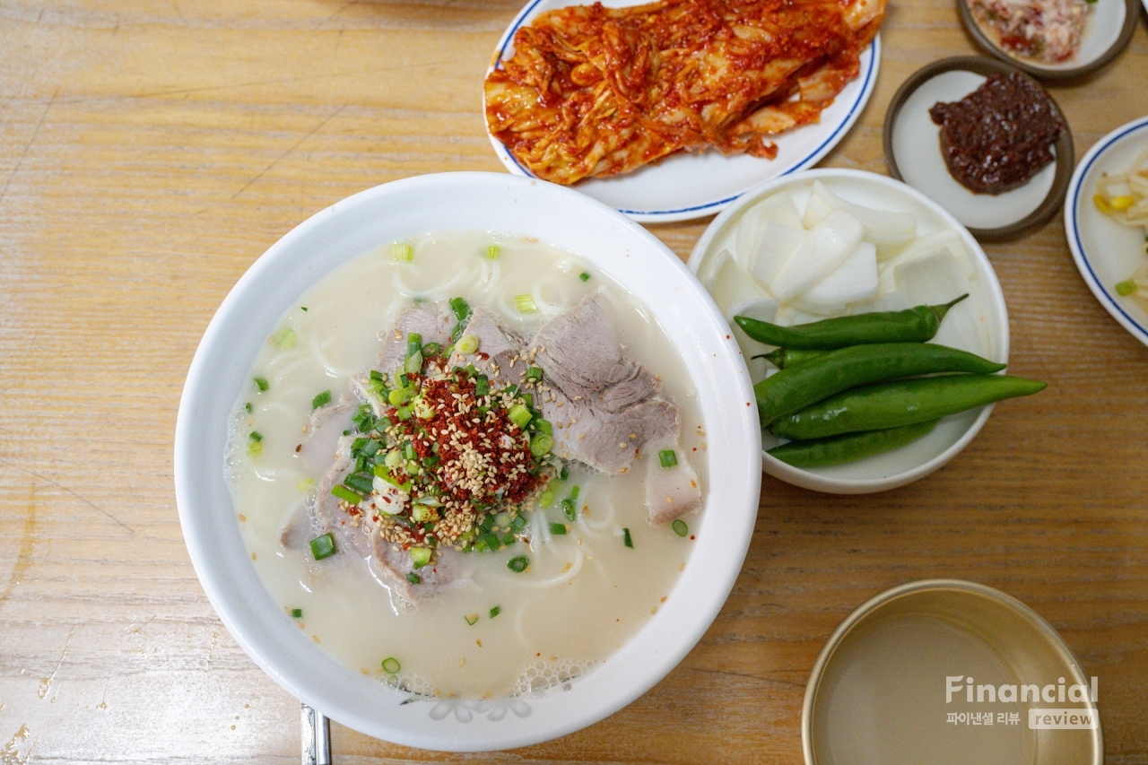 [김민수 작가의 어설픈 제주이야기 4] 눈 오는 날 고기국수를 만들어 먹다가...